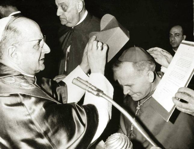  3. TGM Karol Wojtyla of Krakow nhận mũ Hồng y từ tay Đức Phao-lô VI tại nhà nguyện Sistine ngày 26/6/1967.